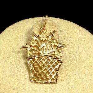 14K Yellow Gold Charm/pendant Flowers Basket Diamond-cut 3/4” 1 Gram